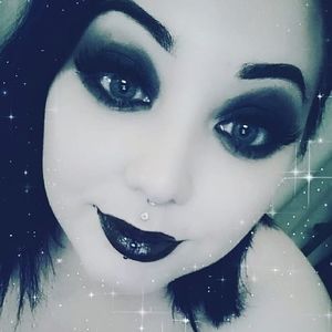 Meet your Posher, Mia